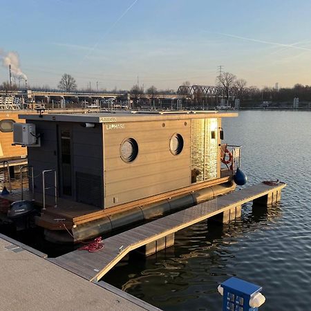 شقة Houseboat Water Boy Apartament Plywajacy Dom Na Wodzie Lodz فروتسواف المظهر الخارجي الصورة