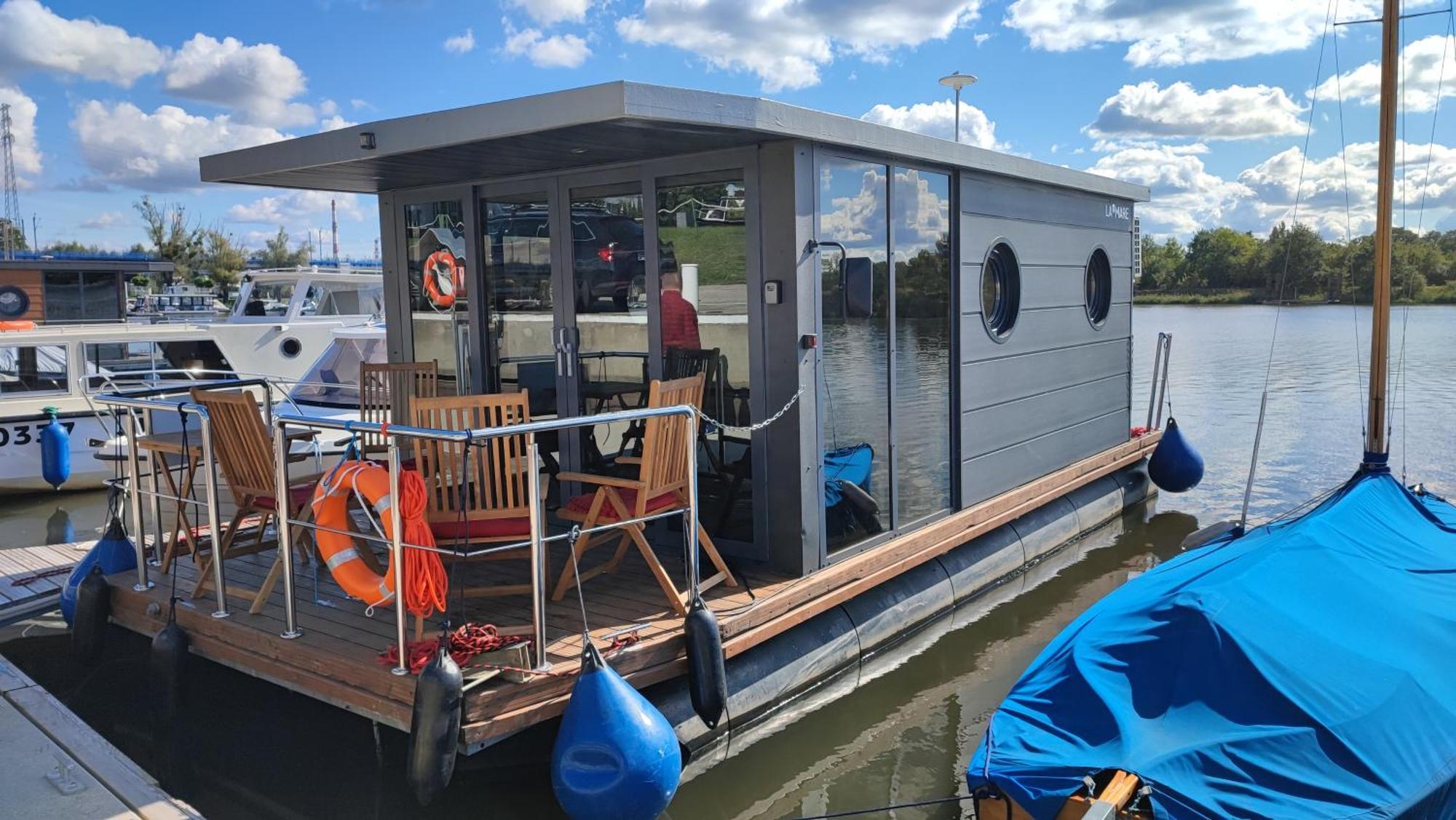 شقة Houseboat Water Boy Apartament Plywajacy Dom Na Wodzie Lodz فروتسواف المظهر الخارجي الصورة