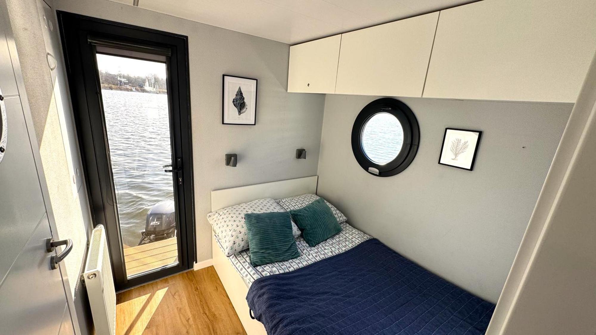 شقة Houseboat Water Boy Apartament Plywajacy Dom Na Wodzie Lodz فروتسواف المظهر الخارجي الصورة