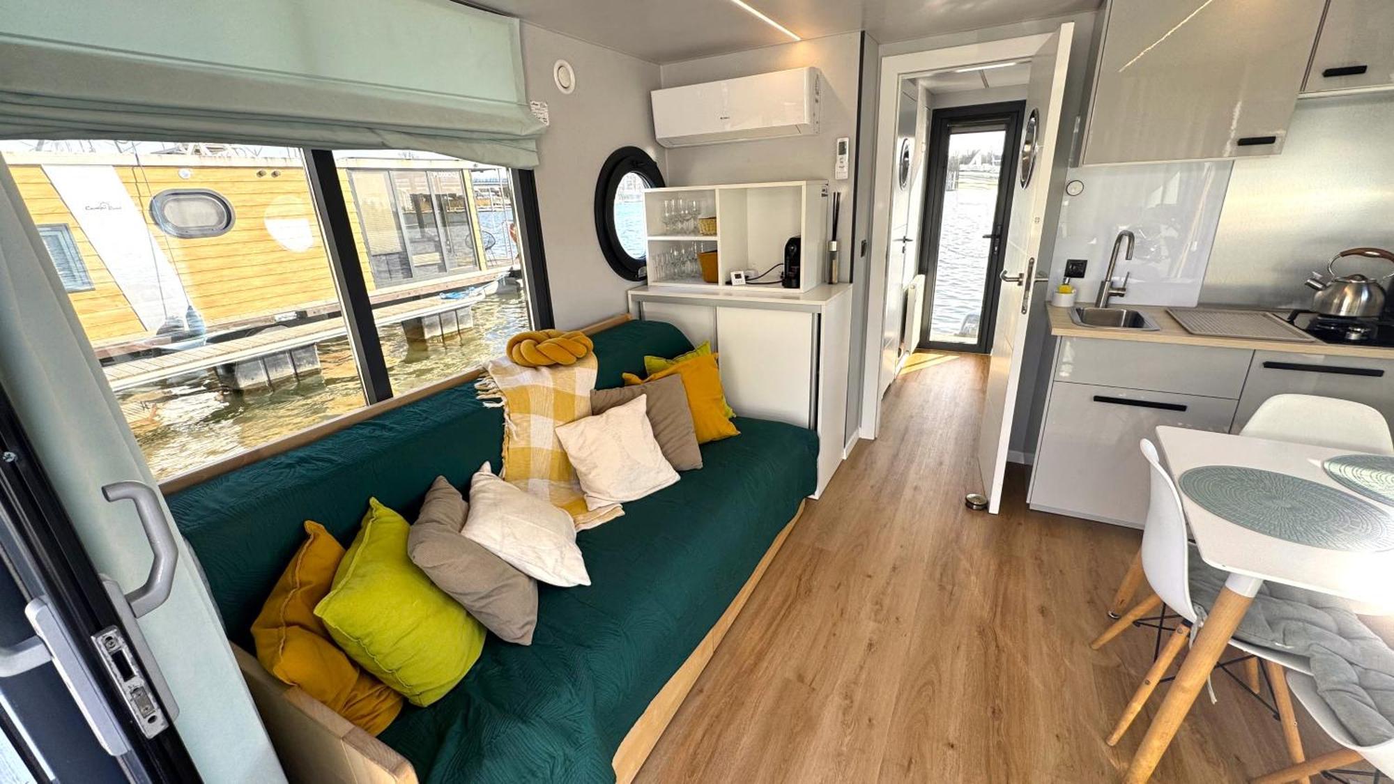شقة Houseboat Water Boy Apartament Plywajacy Dom Na Wodzie Lodz فروتسواف المظهر الخارجي الصورة