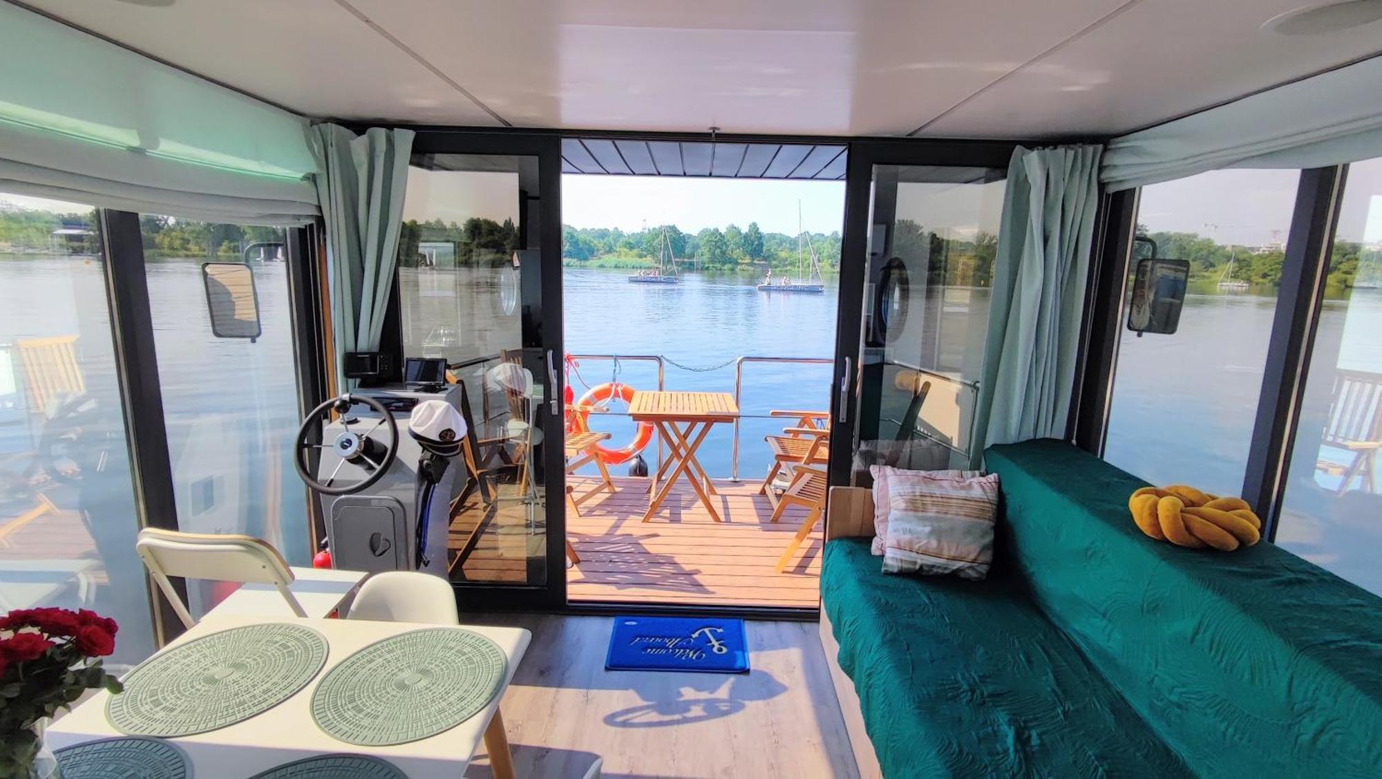 شقة Houseboat Water Boy Apartament Plywajacy Dom Na Wodzie Lodz فروتسواف المظهر الخارجي الصورة