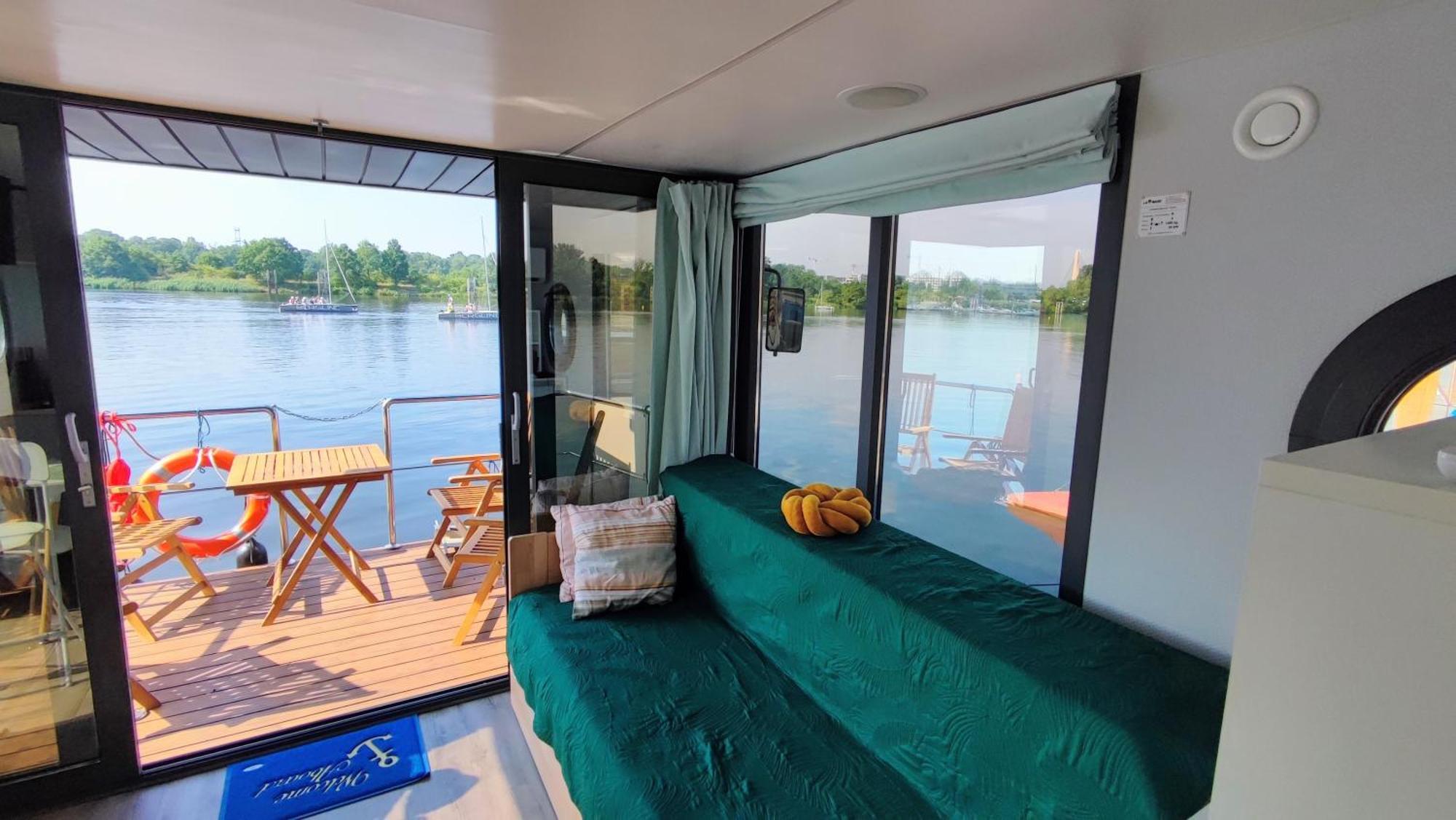 شقة Houseboat Water Boy Apartament Plywajacy Dom Na Wodzie Lodz فروتسواف المظهر الخارجي الصورة